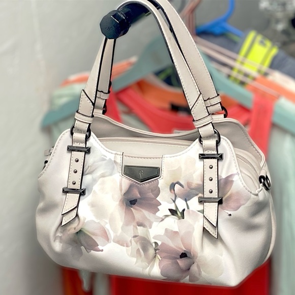 Simply Vera Vera Wang | Buena Satchel - Picture 2 of 13